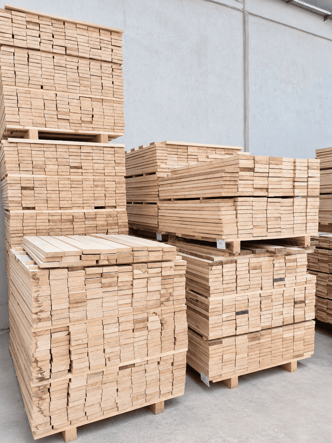 Gehobeltes, fertig bearbeitetes Paulownia-Holz